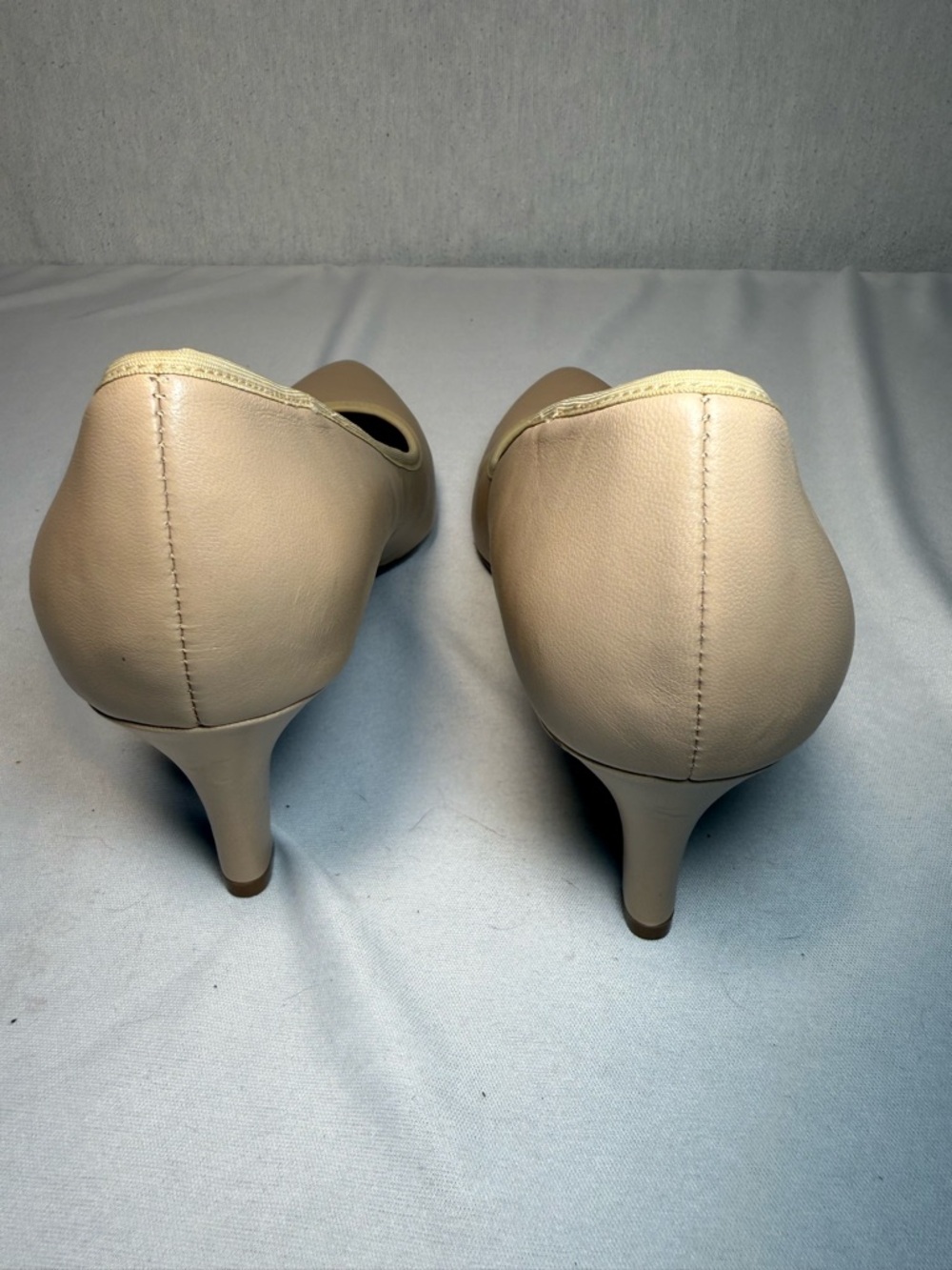 Naturalizer N5 Comfort Beige Leather Pointed-Toe Pumps - Picture 5 of 7